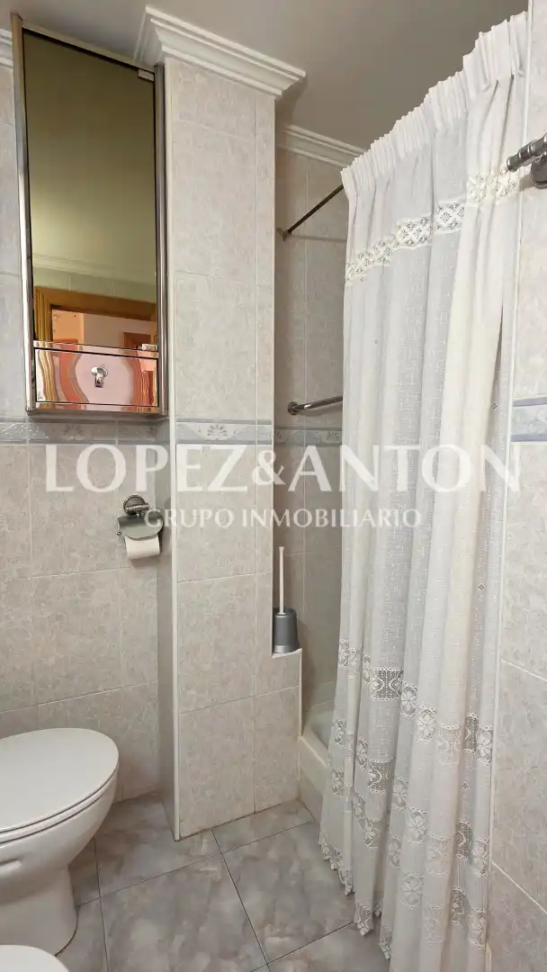 Baño de Piso en venta en L'Eliana con Aire acondicionado, Amueblado y Horno