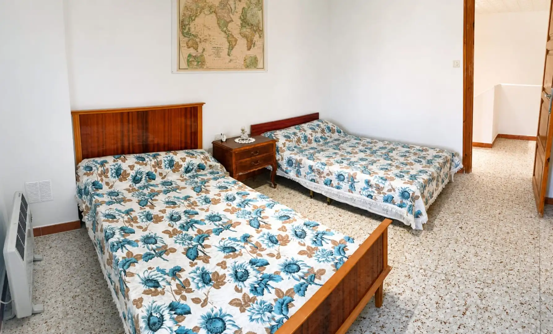 Schlafzimmer von Country house zum Verkauf in Montón mit Abstellraum