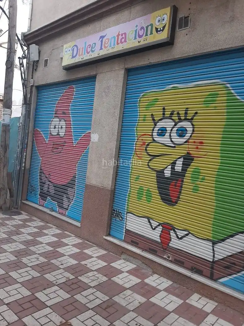 Local comercial de lloguer a Plaza Naranjos 8