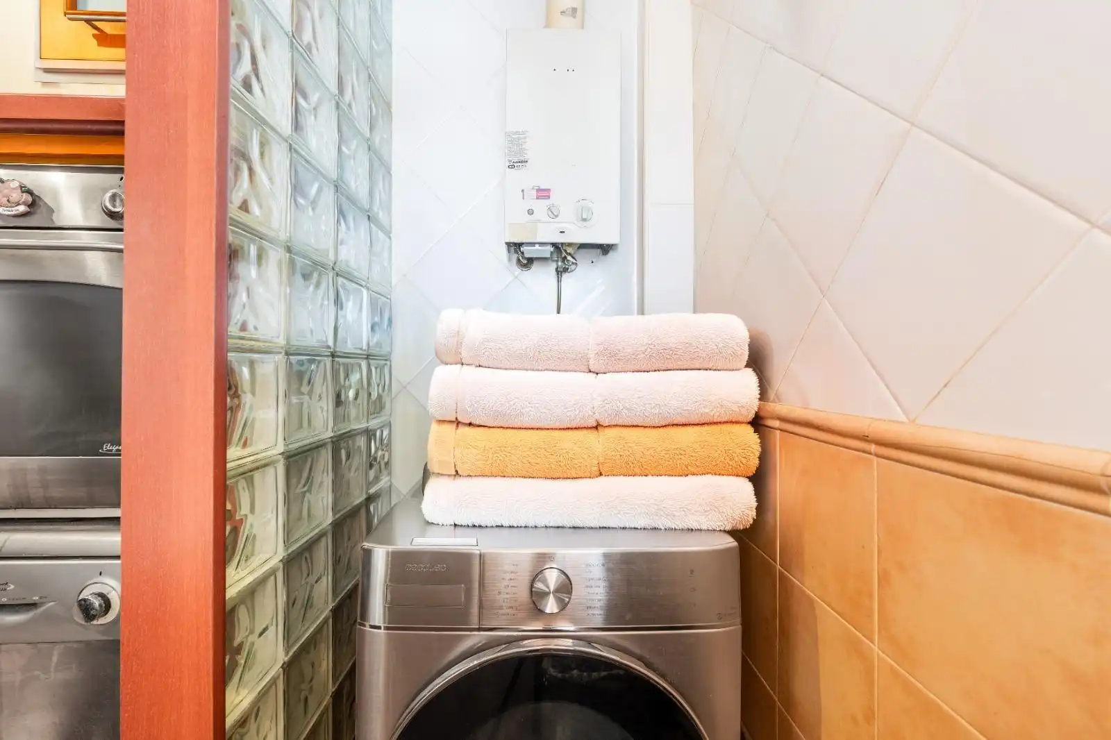 Baño de Piso en venta en Roquetas de Mar con Aire acondicionado, Terraza y Amueblado