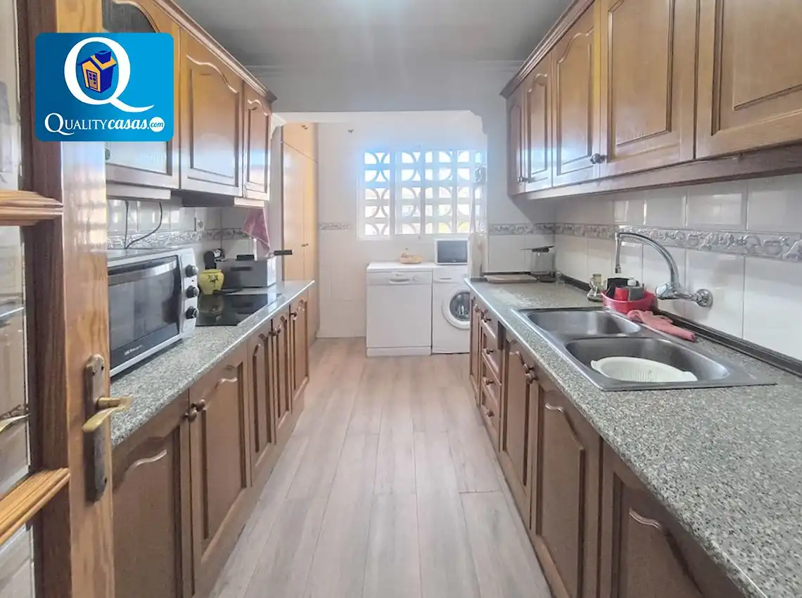 Cuina de Apartament en venda en Alicante / Alacant amb Aire condicionat i Calefacció