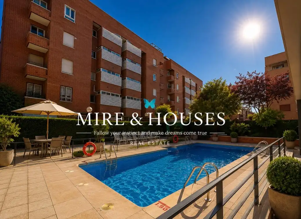 Vista exterior de Ático en venta en Alcobendas con Aire acondicionado, Calefacción y Jardín privado