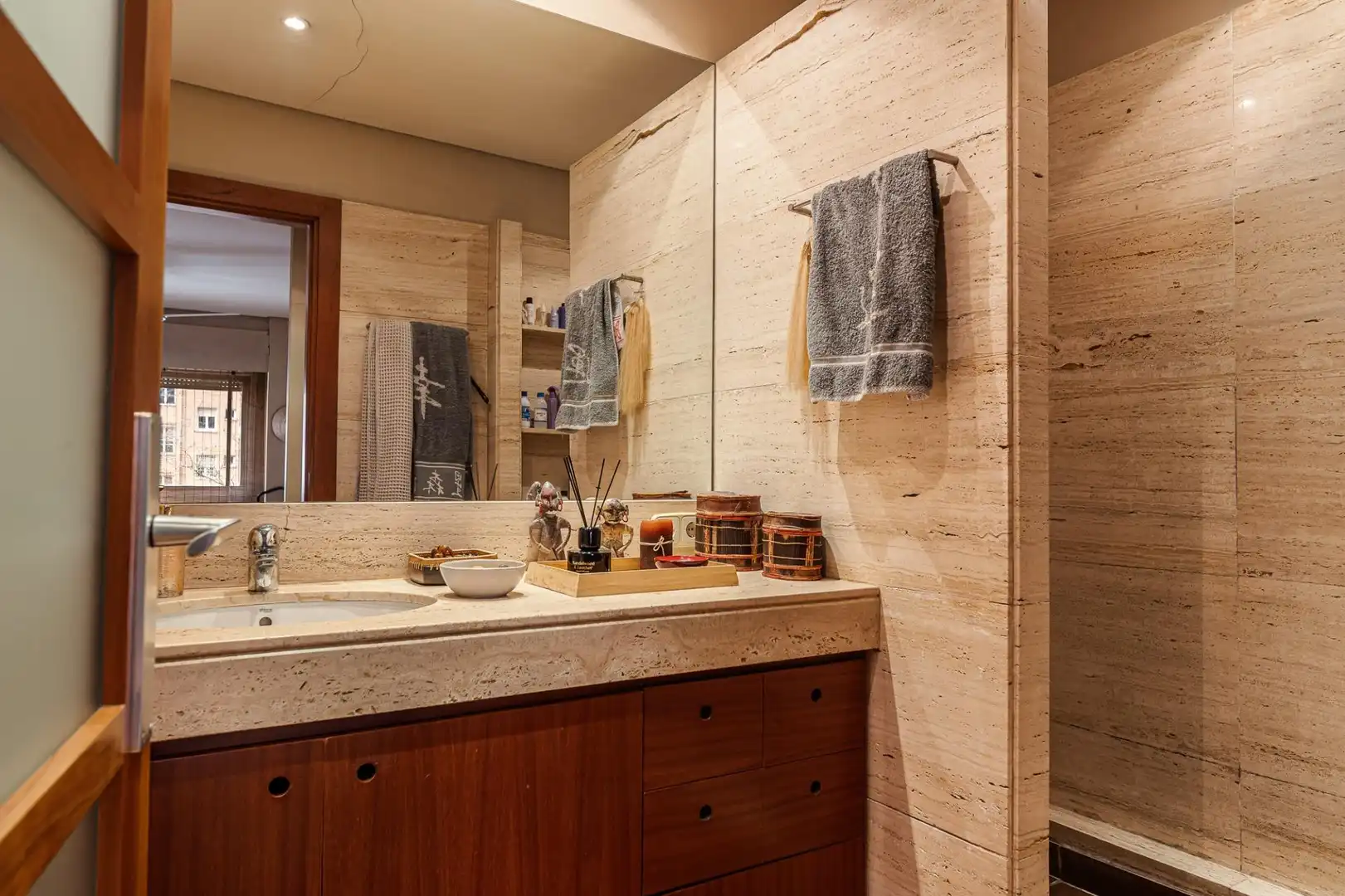 Badezimmer von Wohnung zum Verkauf in Madrid mit Klimaanlage und Abstellraum
