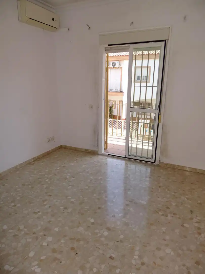 Dormitori de Casa o xalet en venda en Utrera amb Calefacció, Terrassa i Traster