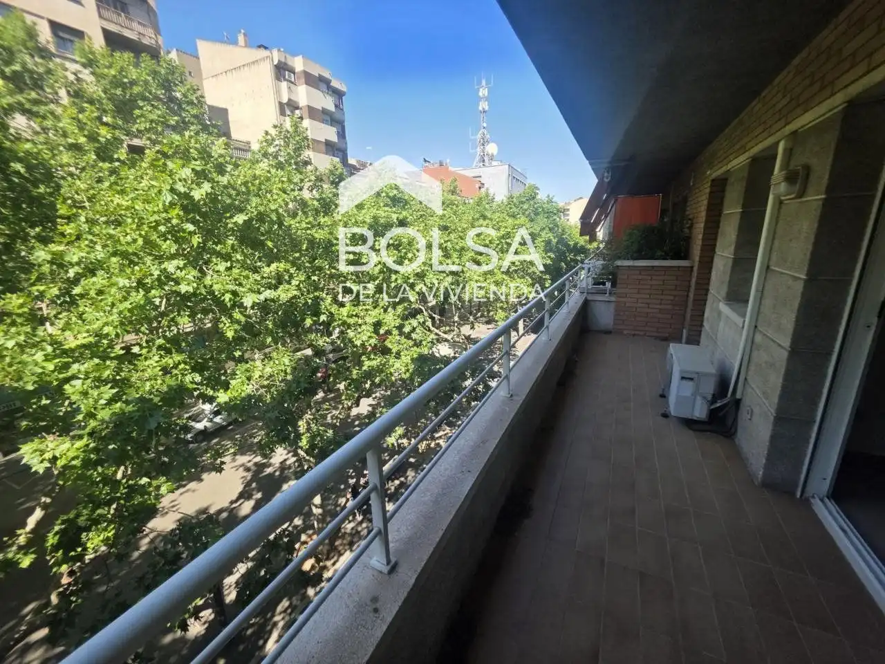 Vista exterior de Pis en venda en Manresa amb Aire condicionat, Calefacció i Terrassa