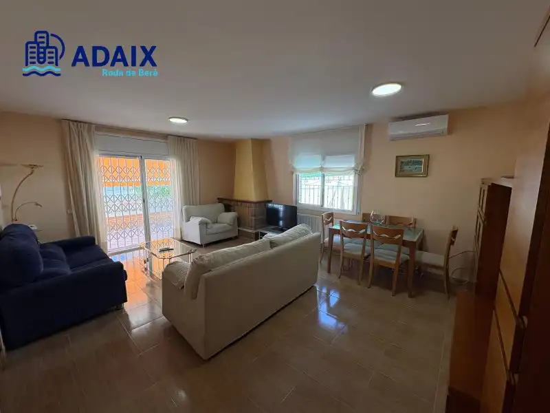 Living room of Houses for sale in Roda de Berà  with Air Conditioner, Heating and Terrace