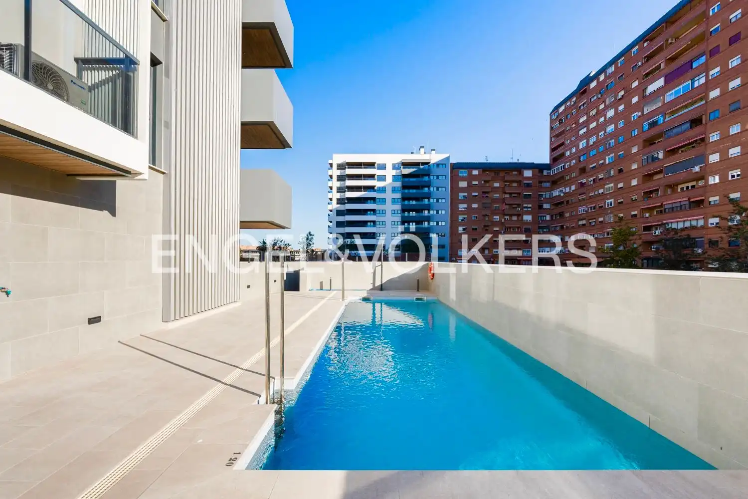 Swimming pool of Flat for rent in Valencia  with Air Conditioner, Heating and Terrace