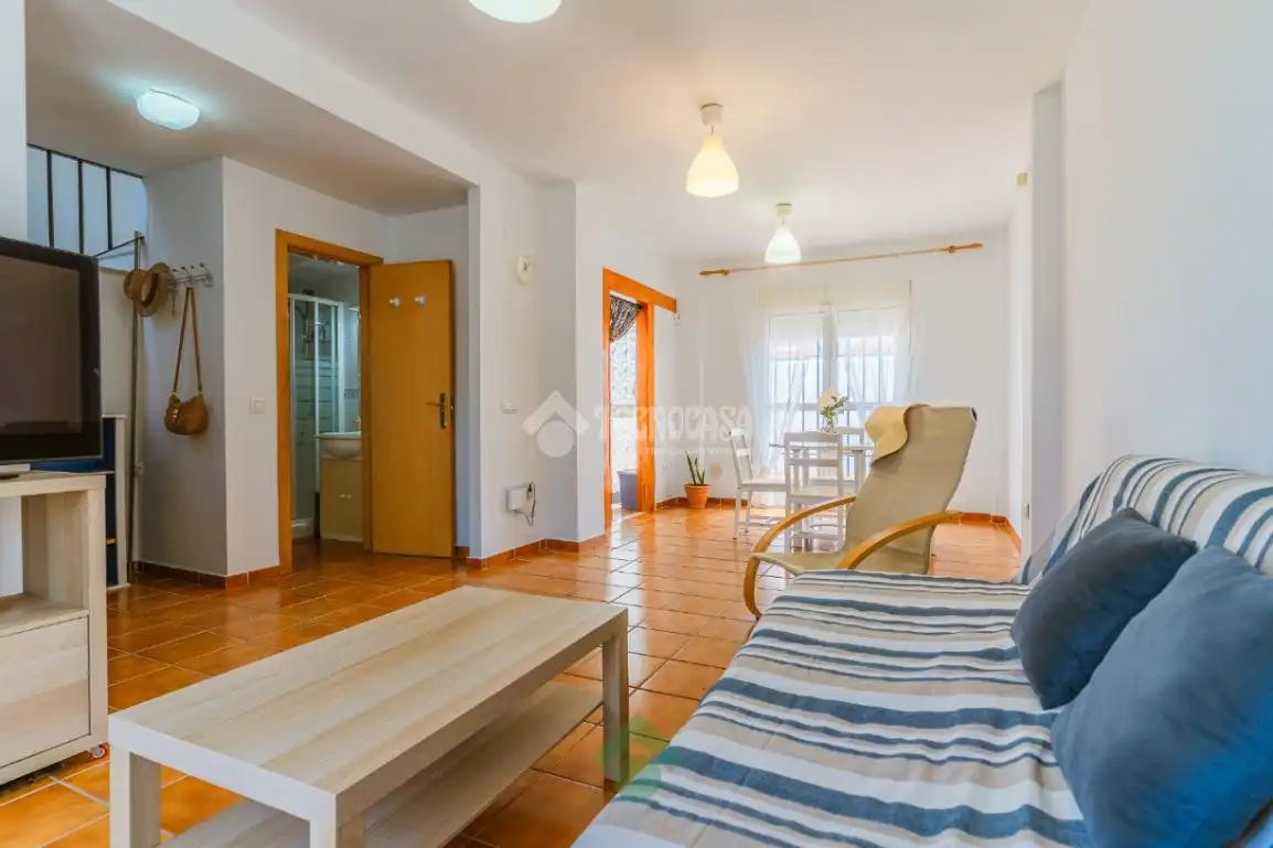 Sala d'estar de Casa adosada en venda en Puerto Real amb Balcó