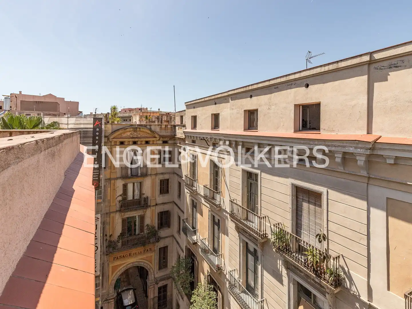 Vista exterior de Ático en venta en Ciutat Vella