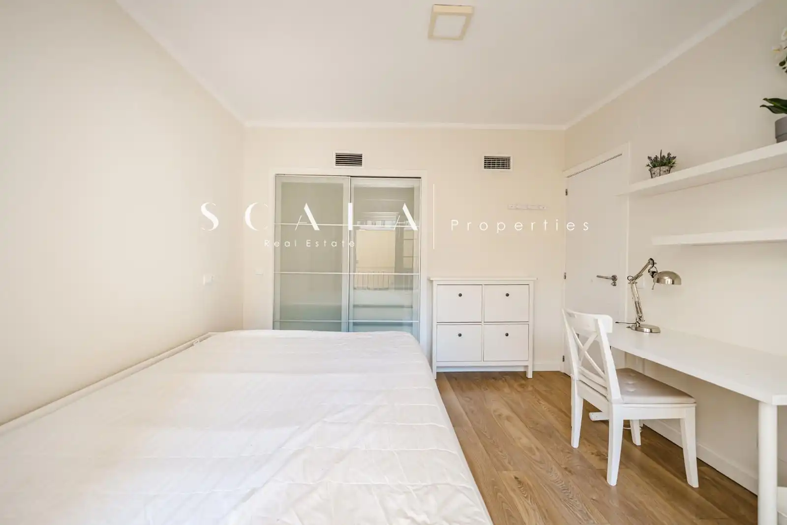 Bedroom of Flat for sale in Madrid  with Air Conditioner, Heating and Terrace