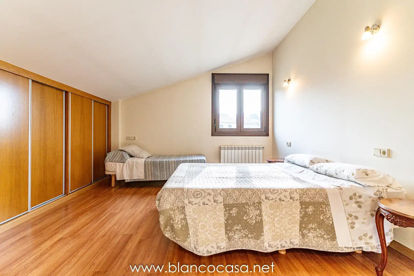 Habitación de Casa o chalet en venta en Carballo con Calefacción, Trastero y Amueblado