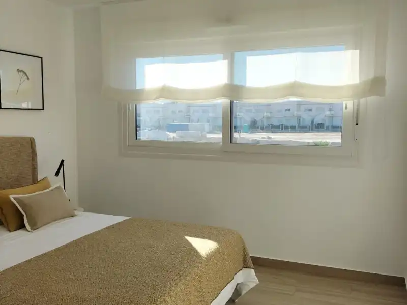 Schlafzimmer von Dachboden zum Verkauf in Orihuela mit Klimaanlage, Privatgarten und Terrasse