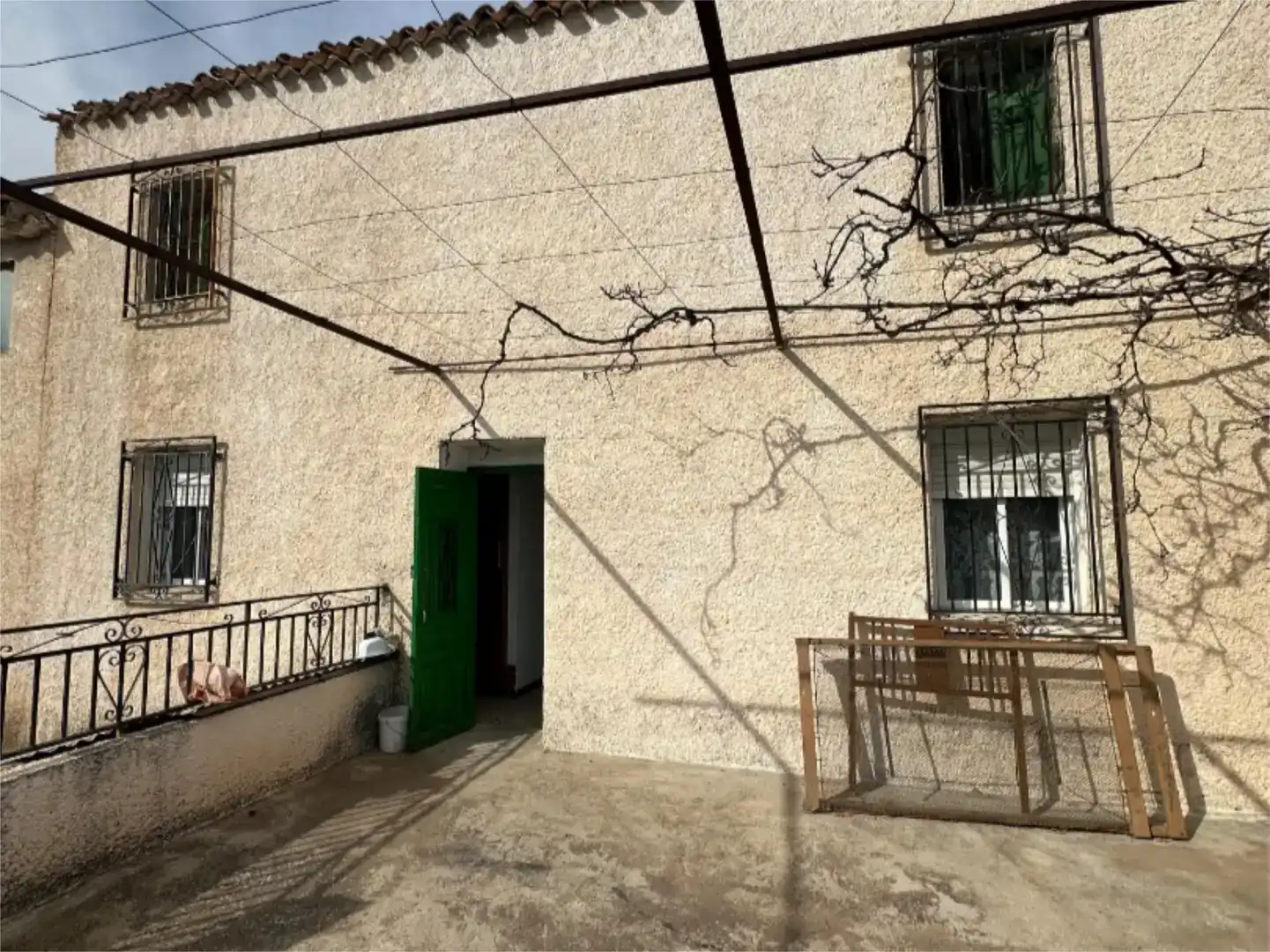 Vista exterior de Pis en venda en Yeste amb Piscina i Balcó