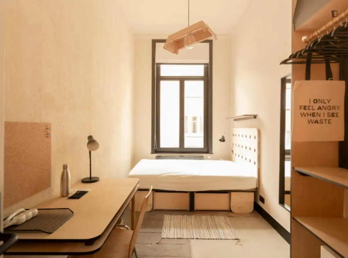 Dormitori de Apartament per a compartir en Madrid amb Aire condicionat, Calefacció i Moblat