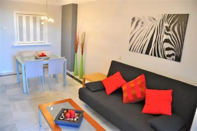 Sala de estar de Apartamento de alquiler en Marbella con Terraza, Trastero y Piscina comunitaria