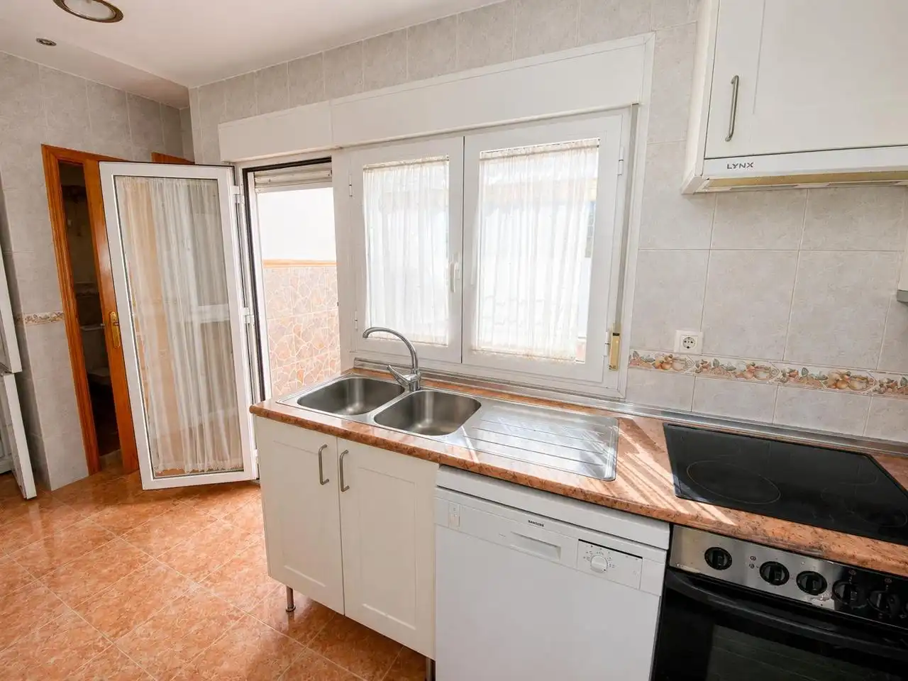 Cuina de Casa o xalet en venda en Mérida amb Terrassa