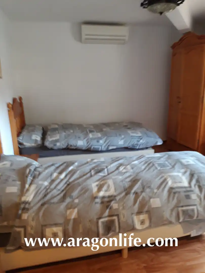 Dormitori de Casa o xalet en venda en Caspe amb Aire condicionat, Calefacció i Jardí privat