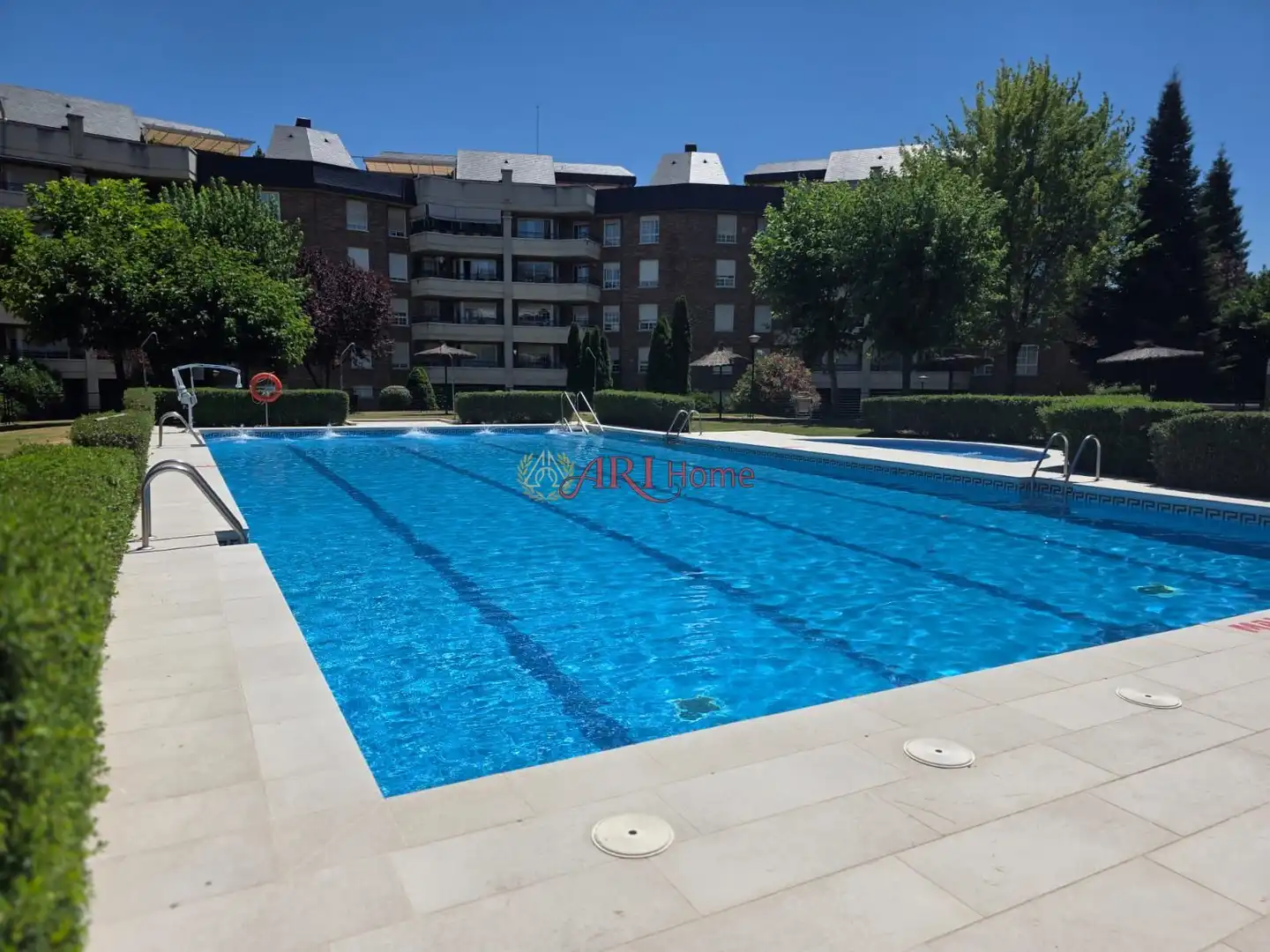 Piscina de Pis en venda en Majadahonda amb Aire condicionat, Calefacció i Terrassa