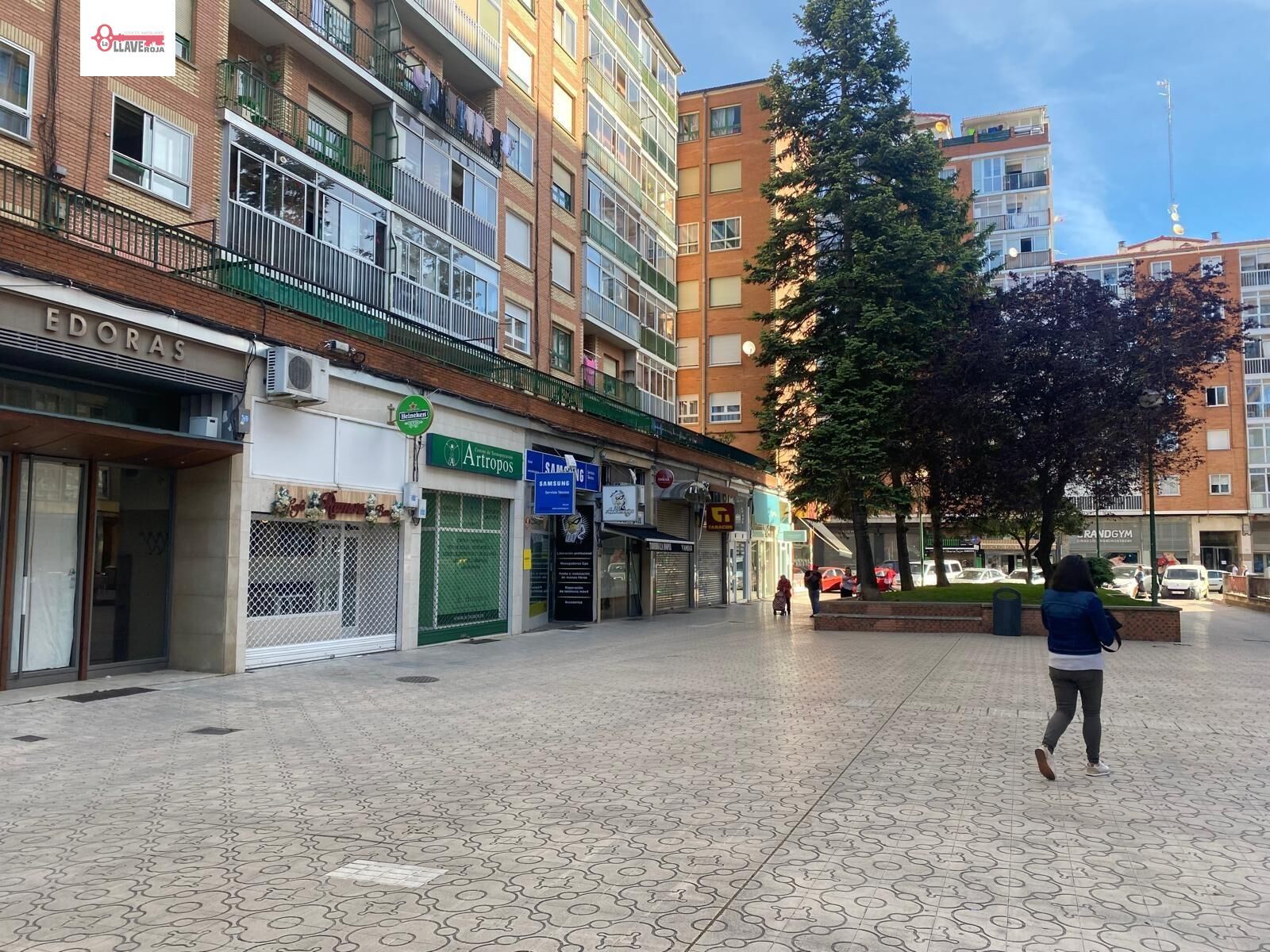 Vista exterior de Local en venta en Burgos Capital