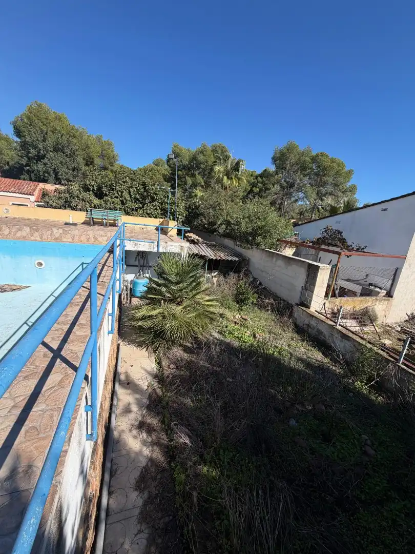 Einfamilien-Reihenhaus zum Verkauf in Olocau mit Privatgarten, Terrasse und Schwimmbad