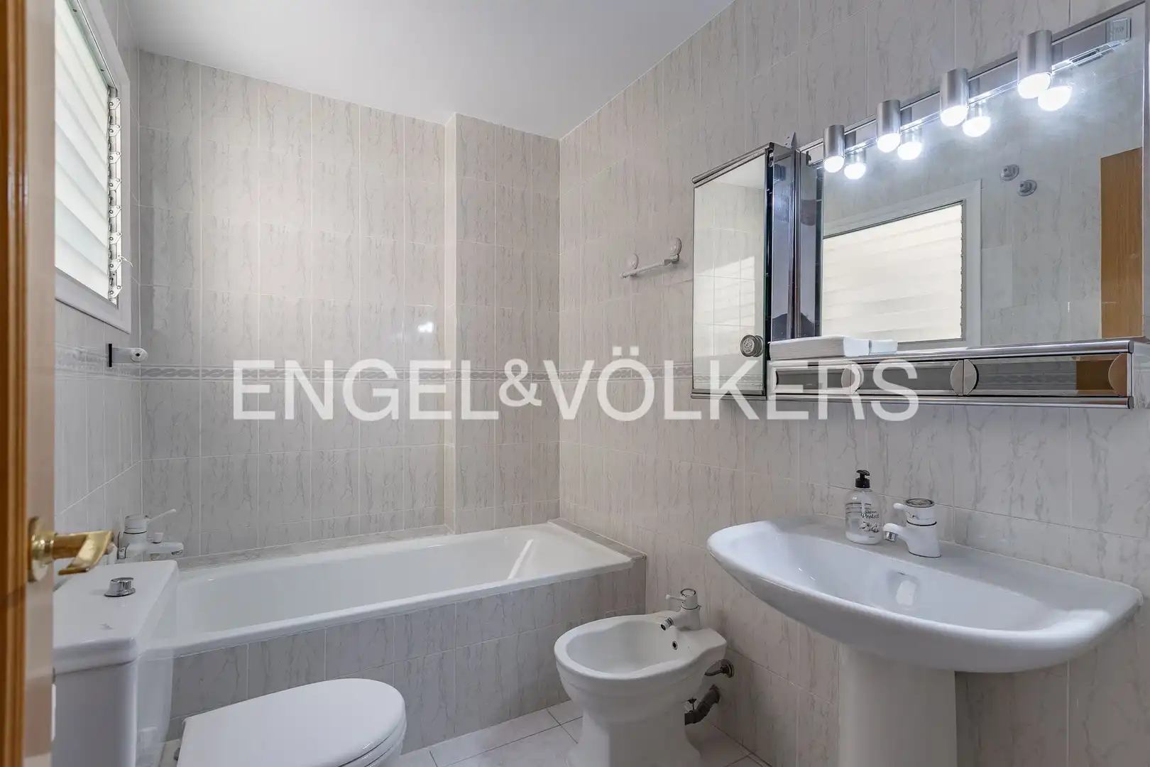 Baño de Dúplex en venta en Palau-solità i Plegamans con Calefacción, Terraza y Balcón