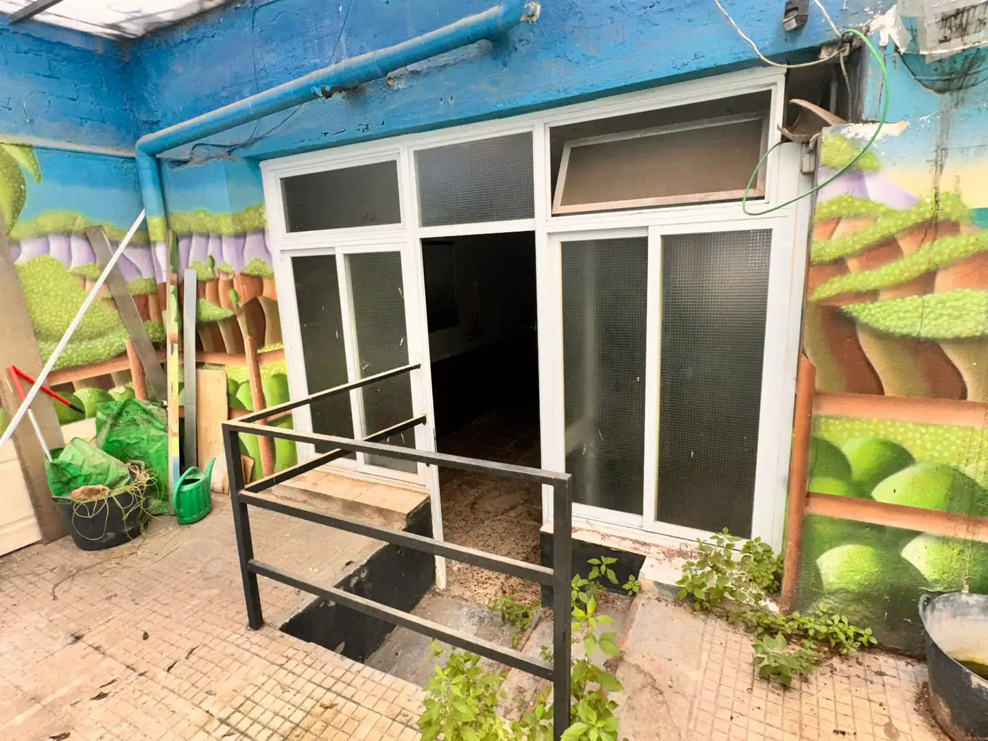 Vista exterior de Local en venta en Terrassa
