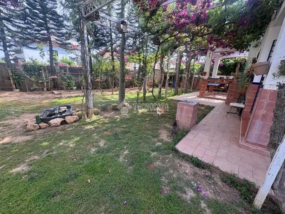 Jardí de Casa adosada en venda en Espartinas amb Aire condicionat, Jardí privat i Terrassa