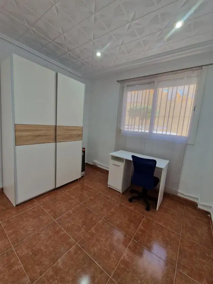 Habitación de Piso de alquiler en Moncada con Aire acondicionado, Calefacción y Amueblado