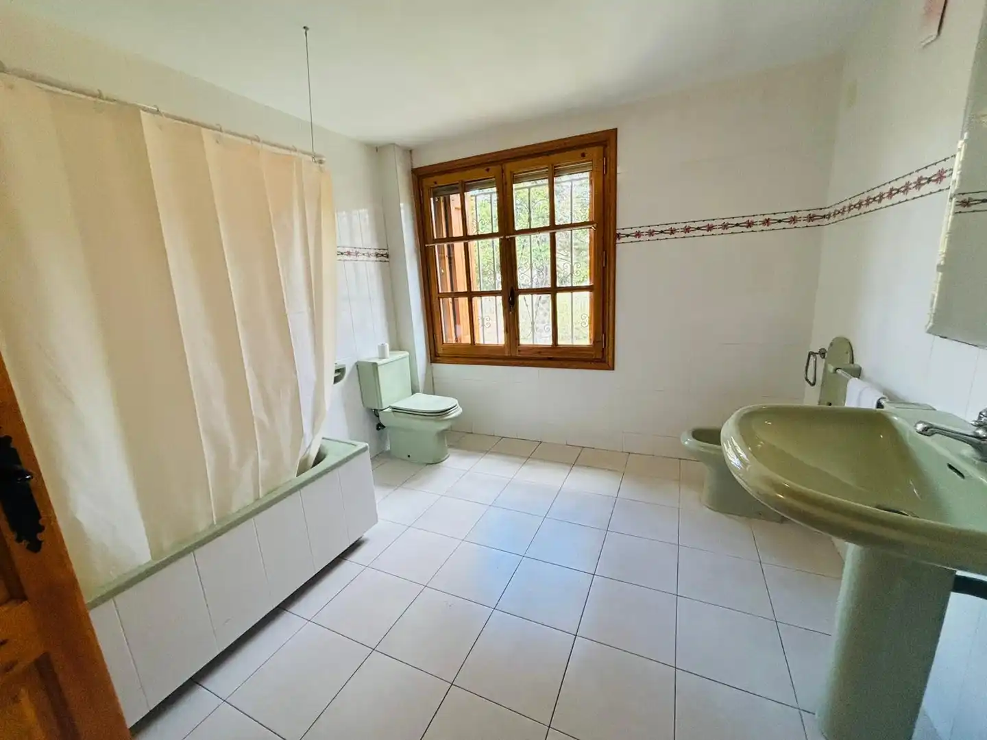 Bany de Finca rústica en venda en Cornudella de Montsant amb Aire condicionat, Jardí privat i Moblat