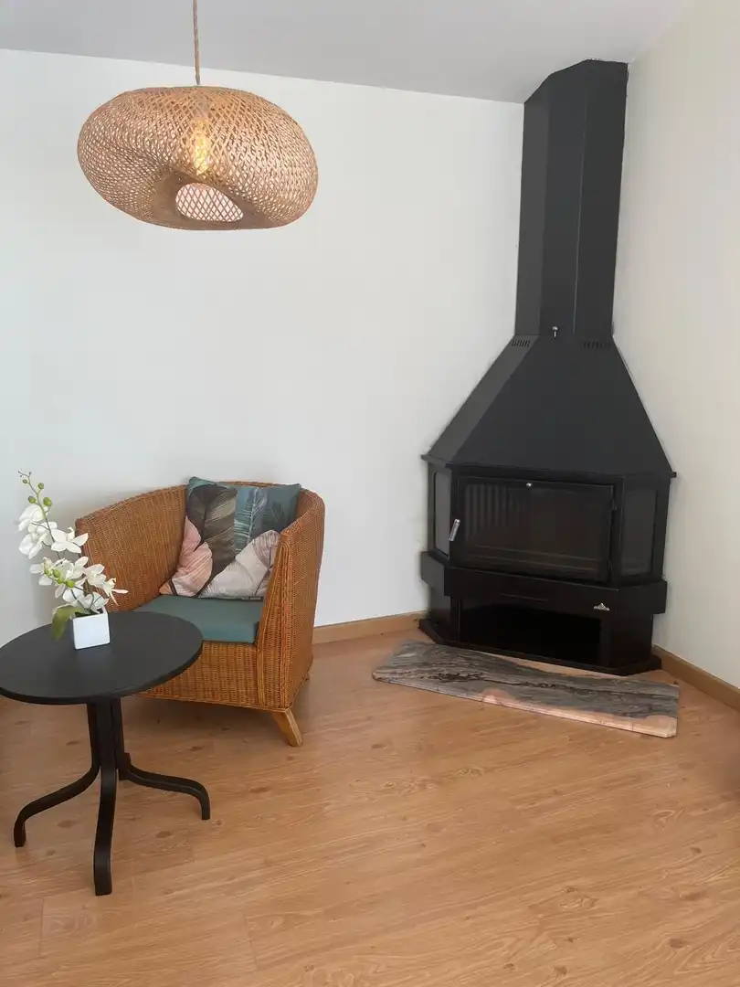 Sala d'estar de Casa o xalet en venda en Oleiros amb Calefacció, Jardí privat i Terrassa