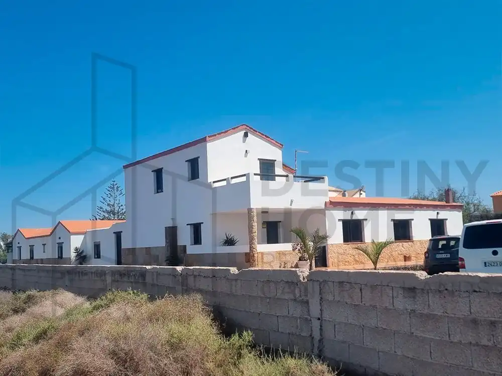 Villa con giardino in vendita a Majanicho, imagen 2