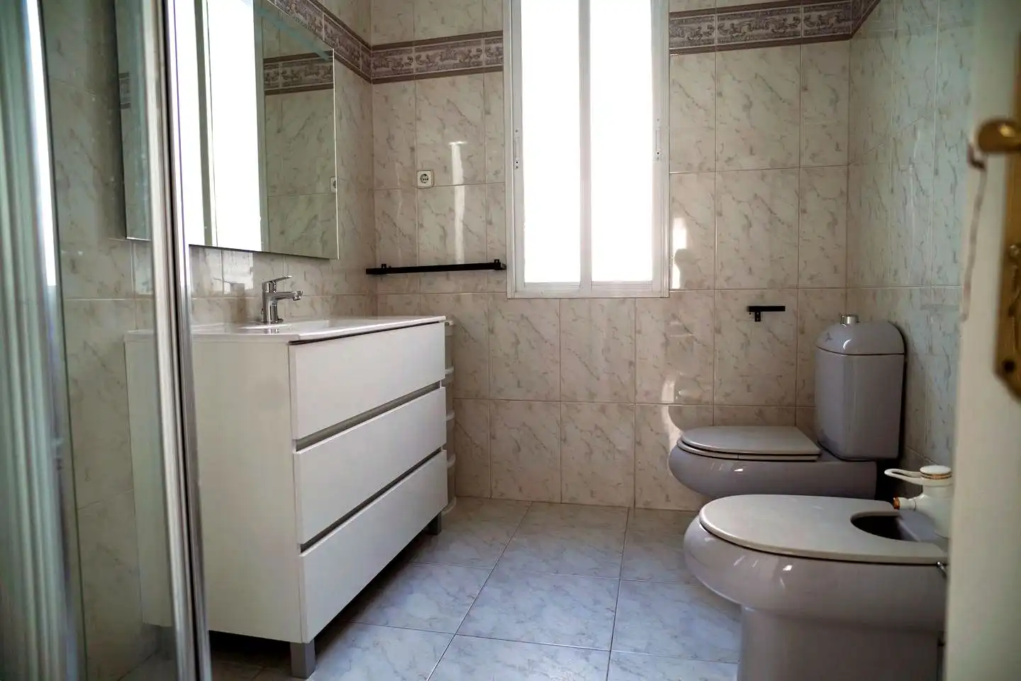 Baño de Apartamento de alquiler en Madrid con Aire acondicionado, Calefacción y Parquet