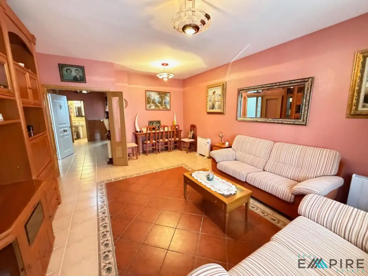 Sala d'estar de Casa adosada en venda en Los Yébenes amb Calefacció, Jardí privat i Terrassa