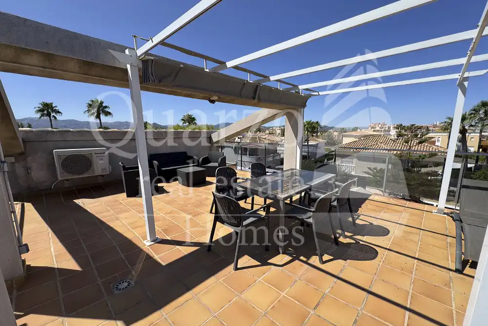 Terrasse von Maisonette zum Verkauf in Oliva mit Klimaanlage, Terrasse und Möbliert