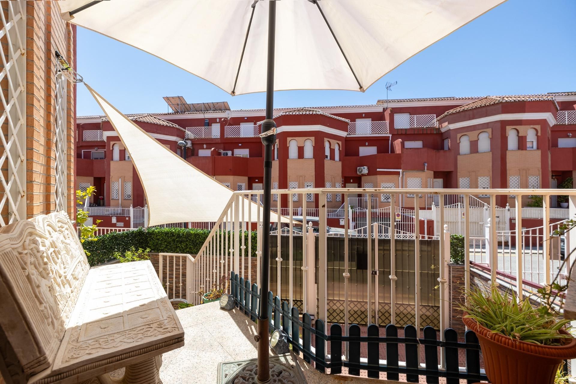 Terrassa de Casa adosada en venda en Las Gabias amb Aire condicionat, Calefacció i Jardí privat