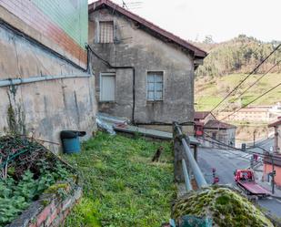 Vista exterior de Casa o xalet en venda en Mieres (Asturias) amb Calefacció, Jardí privat i Terrassa