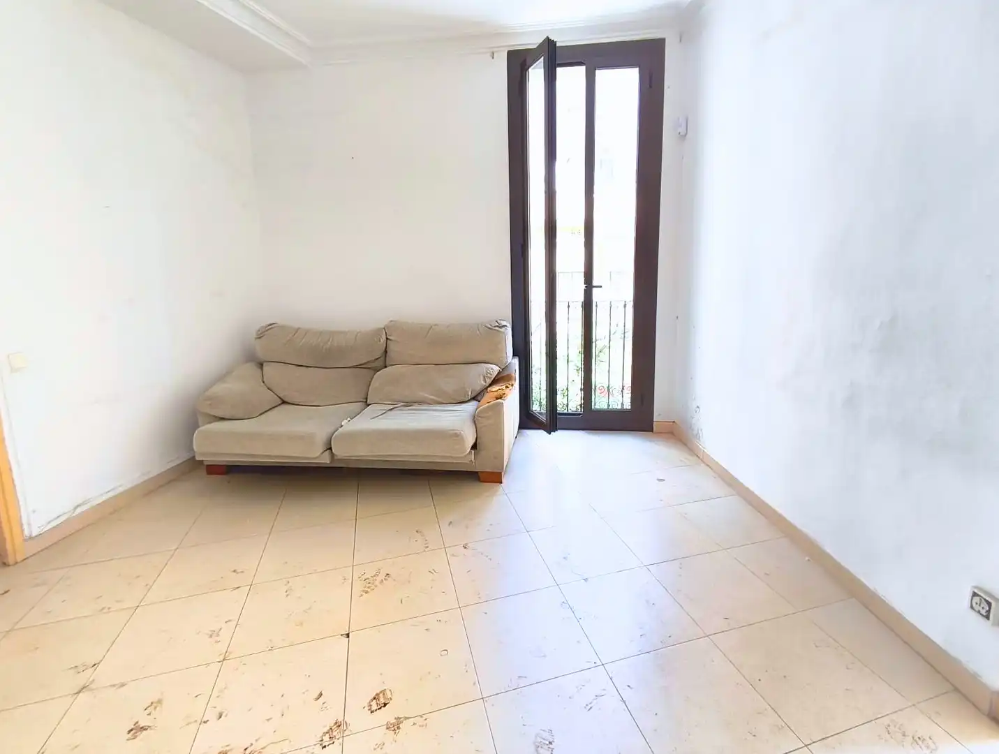 Living room of Flat for sale in Barcelona  with Parquet flooring, Terrace and Balcony
