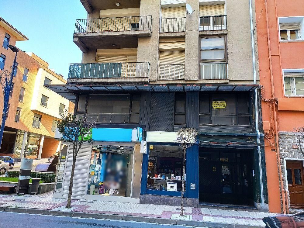 Vista exterior de Local en venda en Sabiñánigo amb Terrassa