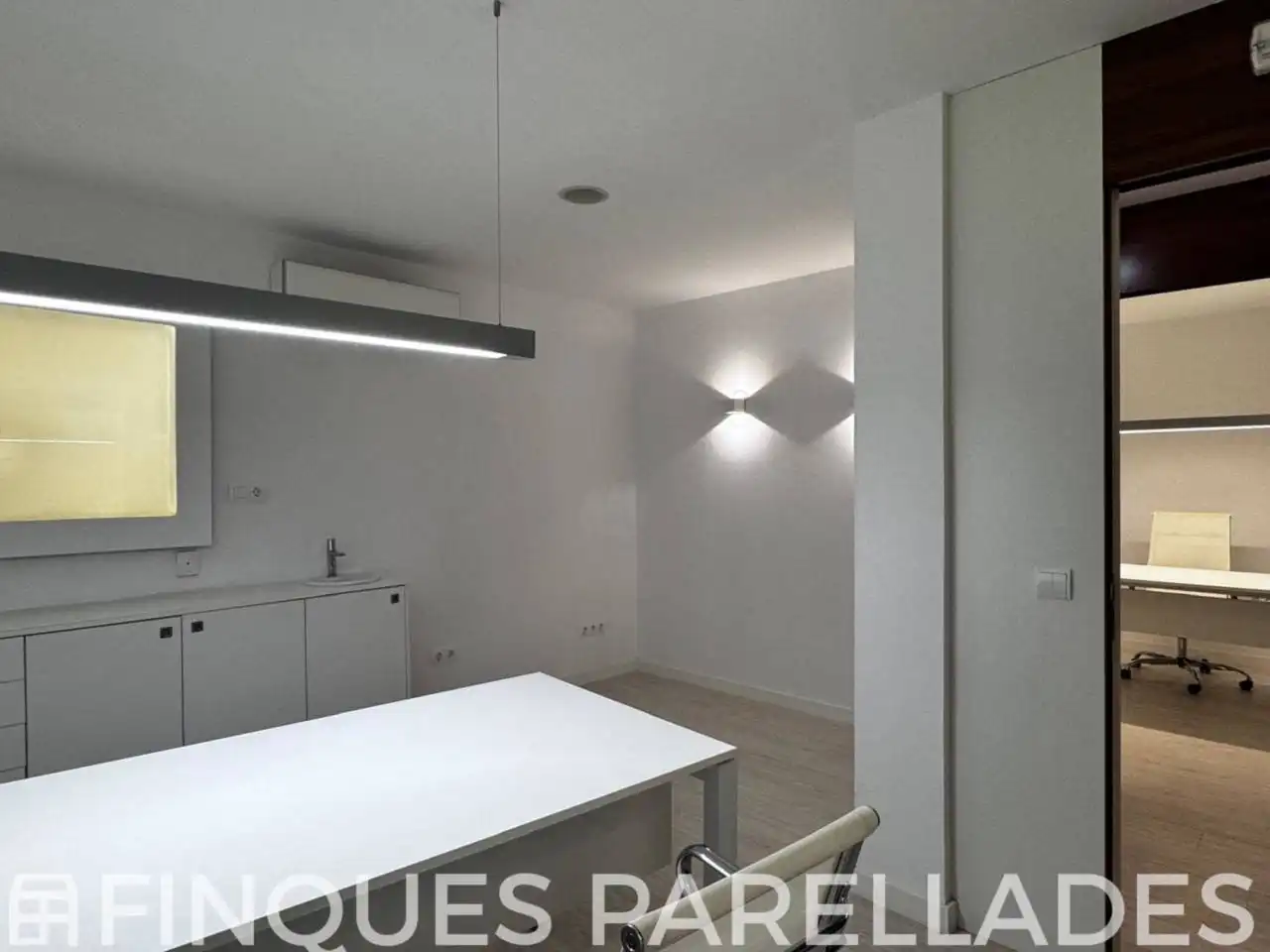 Küche von Büro zur Miete in Sitges mit Klimaanlage und Heizung