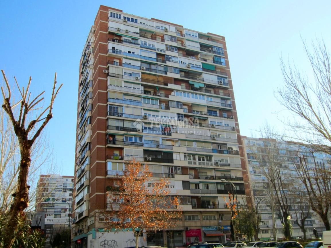 Vista exterior de Pis en venda en  Madrid Capital amb Aire condicionat, Calefacció i Terrassa