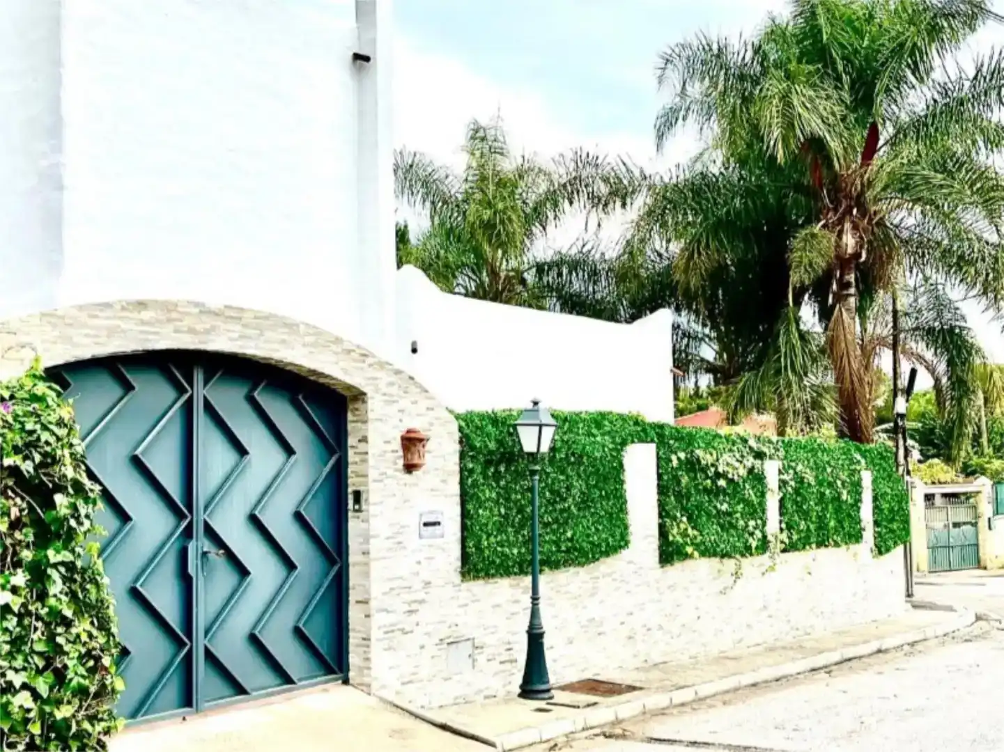 Exterior view of Flat for sale in Marbella  with Air Conditioner, Private garden and Swimming Pool