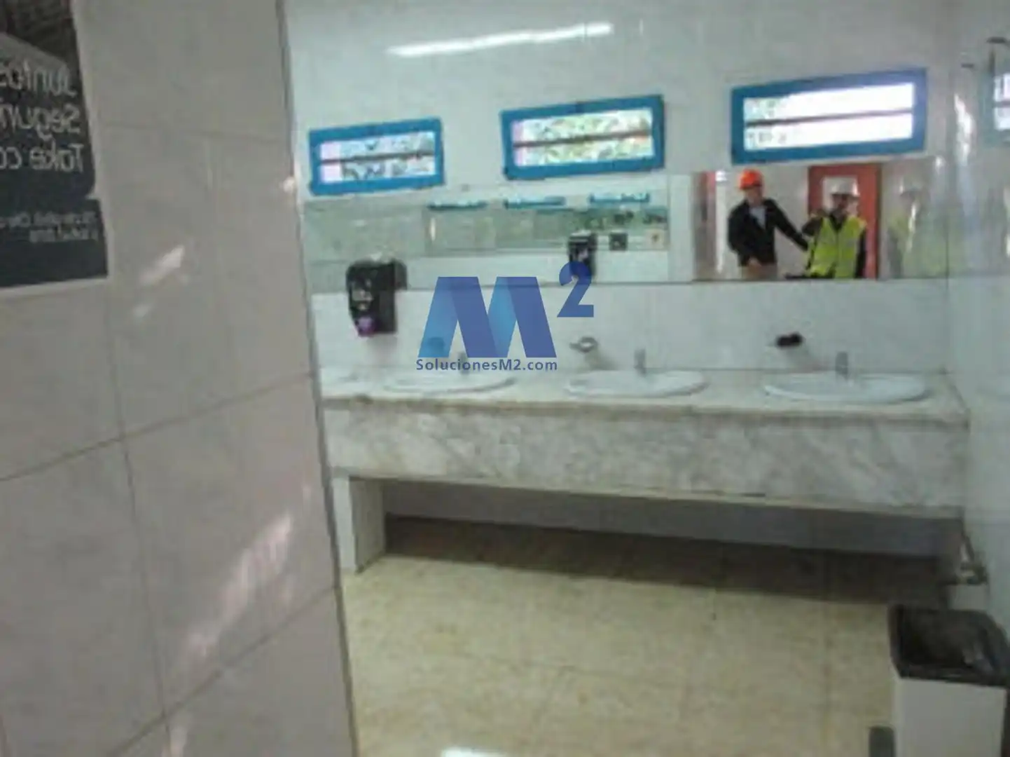Badezimmer von Fabrikhallen zur Miete in Getafe