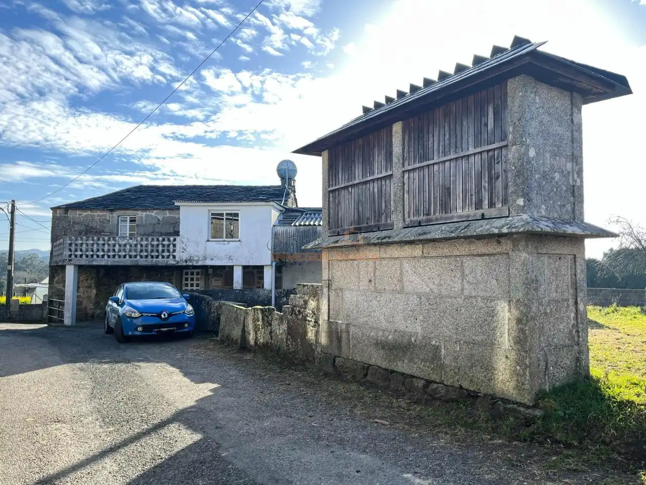 Houses for sale in A Capela