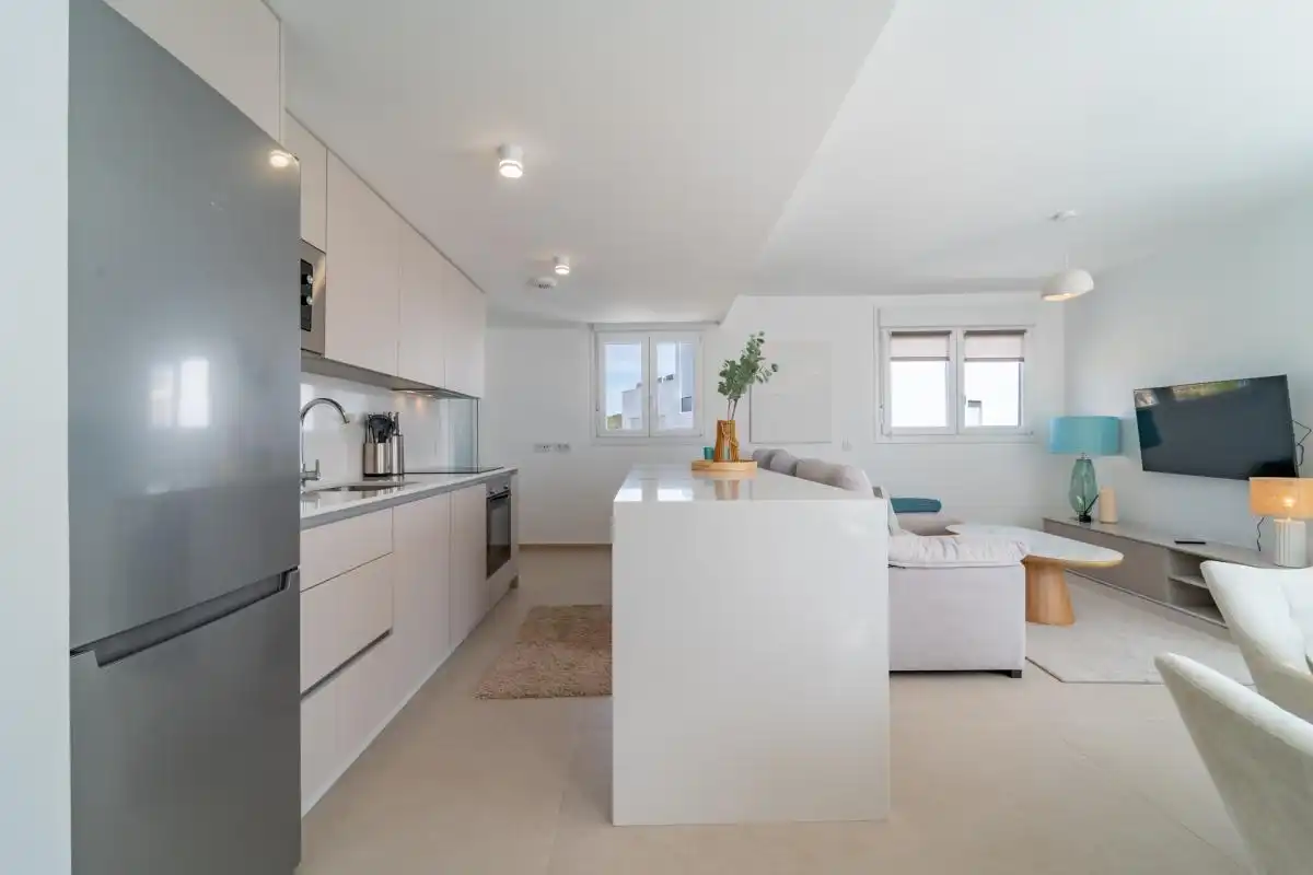 Küche von Wohnung zum Verkauf in Manilva mit Klimaanlage, Heizung und Privatgarten