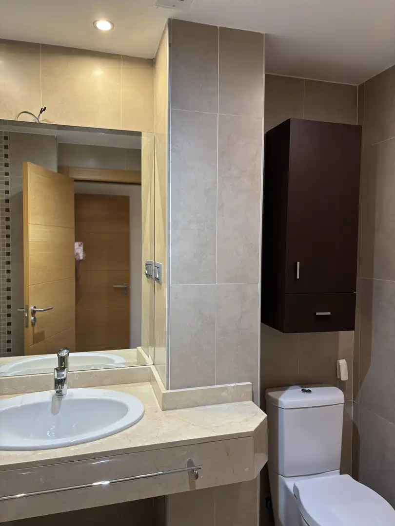 Baño de Piso en venta en  Granada Capital con Aire acondicionado, Terraza y Piscina