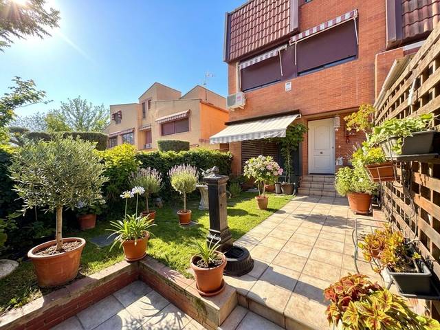 Casa adosada en Venta en Calle Guadalajara en Urbanizaciones