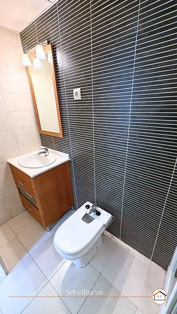 Baño de Ático de alquiler en Madrid con Aire acondicionado, Calefacción y Jardín privado