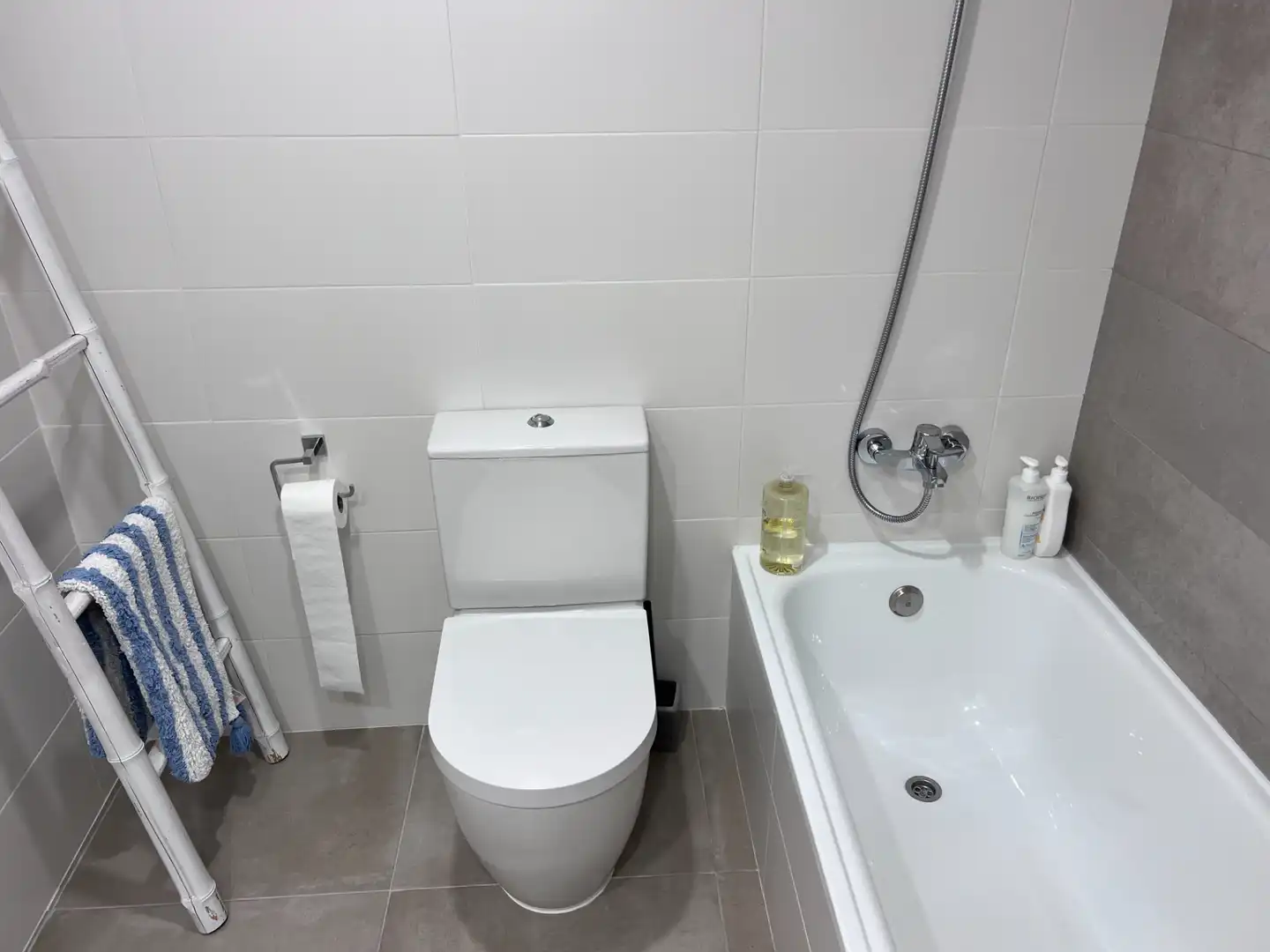 Bathroom of Flat for sale in Vilassar de Dalt  with Air Conditioner, Heating and Parquet flooring