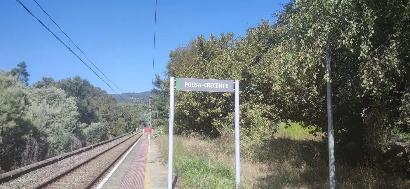 Vista exterior de Casa o xalet en venda en Crecente amb Jardí privat i Moblat