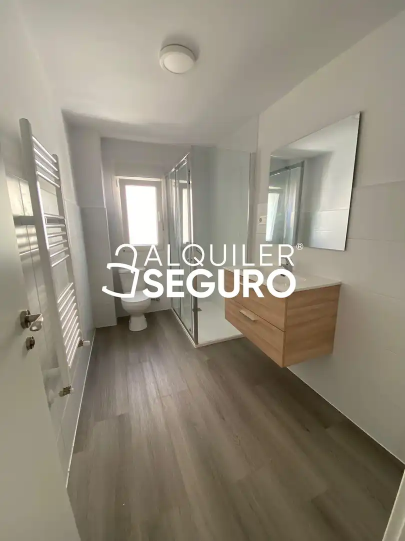 Bathroom of Flat for rent in Palencia  with Furnished